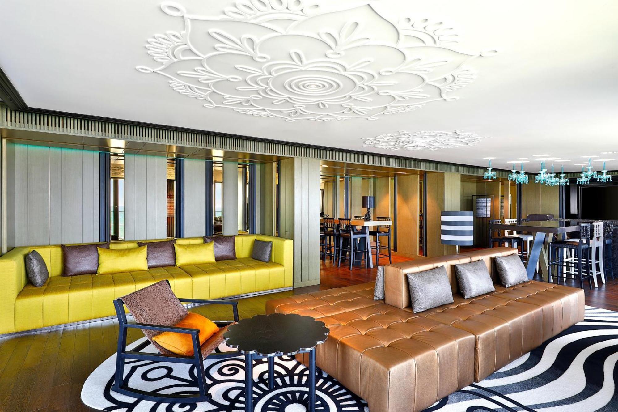 W Muscat Hotel Luaran gambar The interior of the hotel