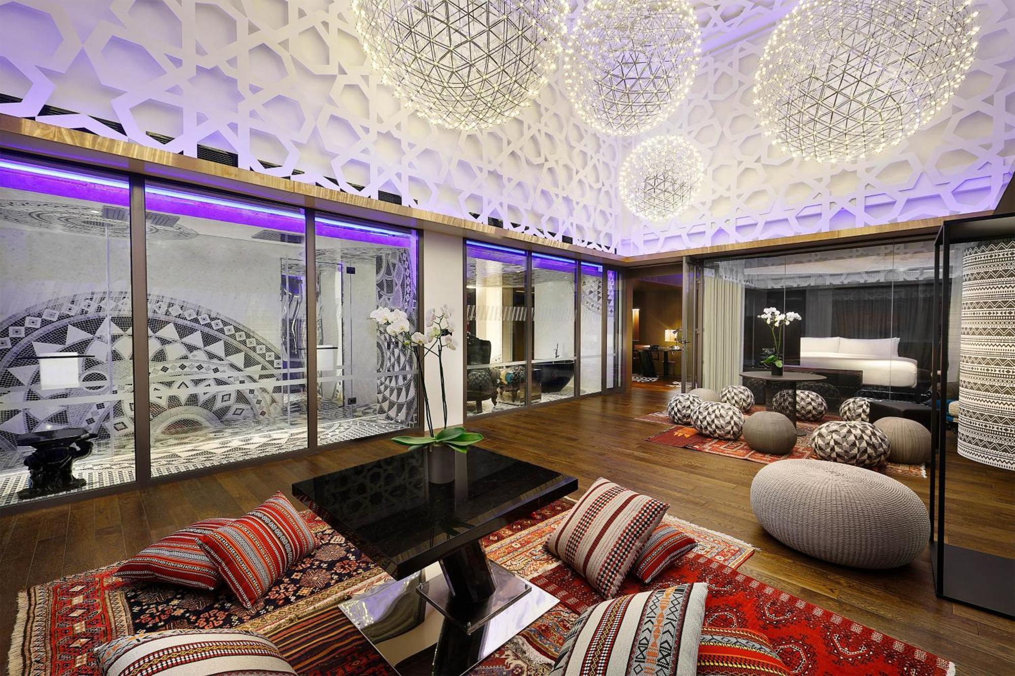 W Muscat Hotel Luaran gambar The interior of the hotel
