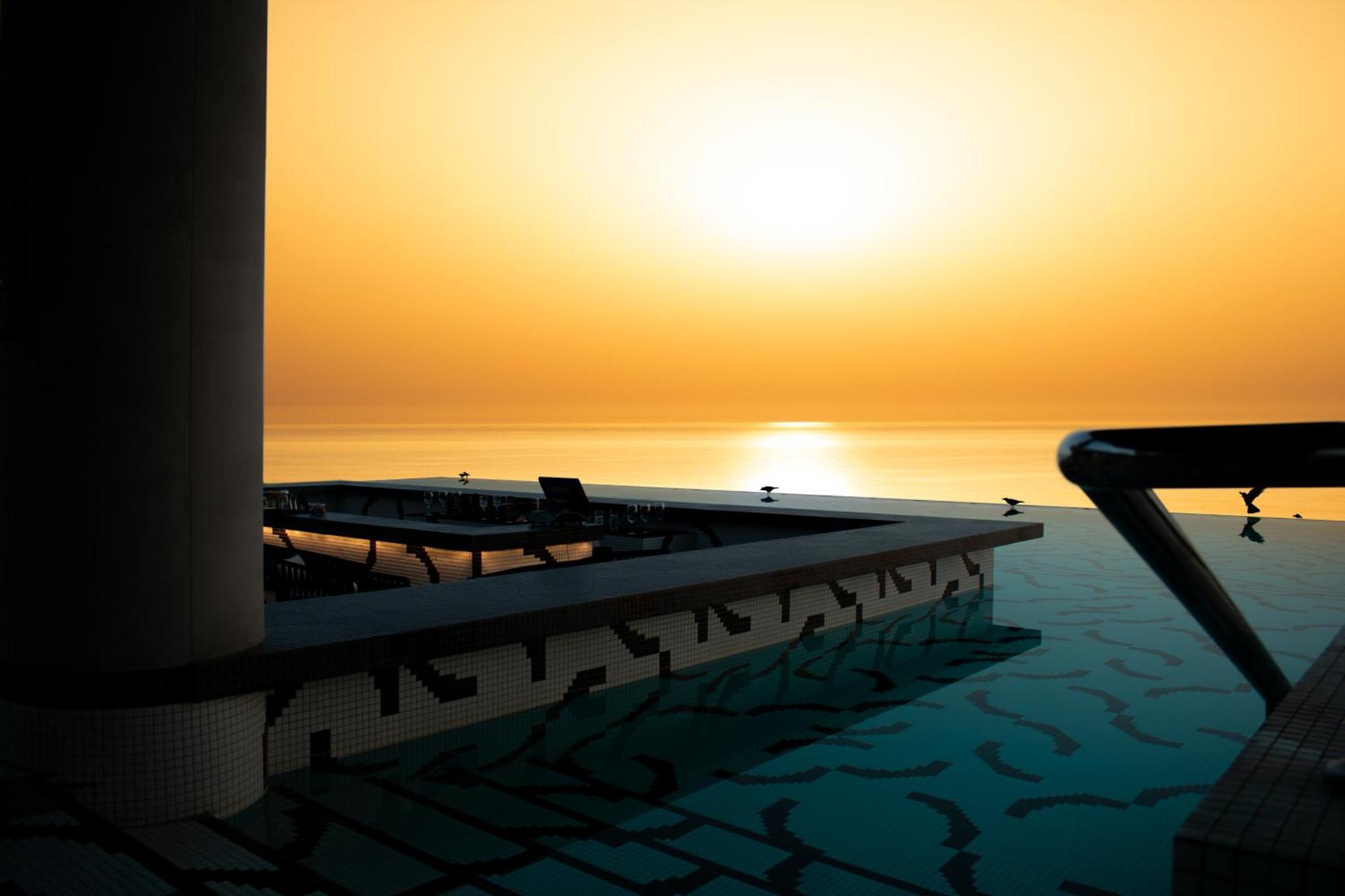 W Muscat Hotel Luaran gambar Sunset at the Dead Sea
