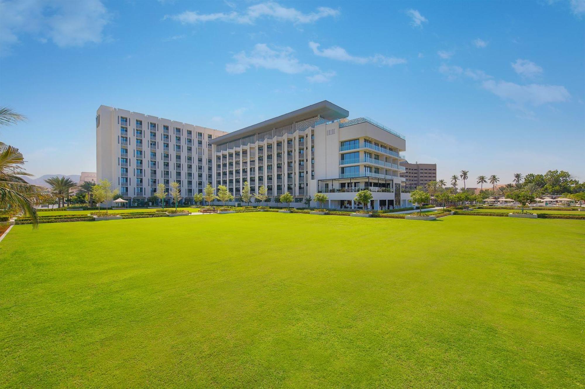 W Muscat Hotel Luaran gambar University Campus