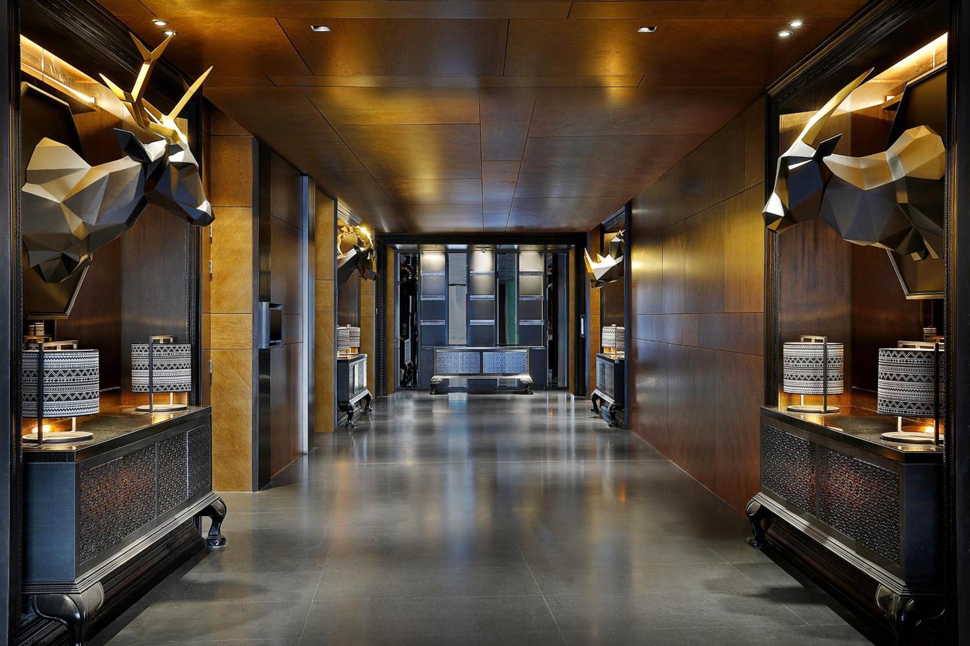 W Muscat Hotel Luaran gambar The elevator lobby