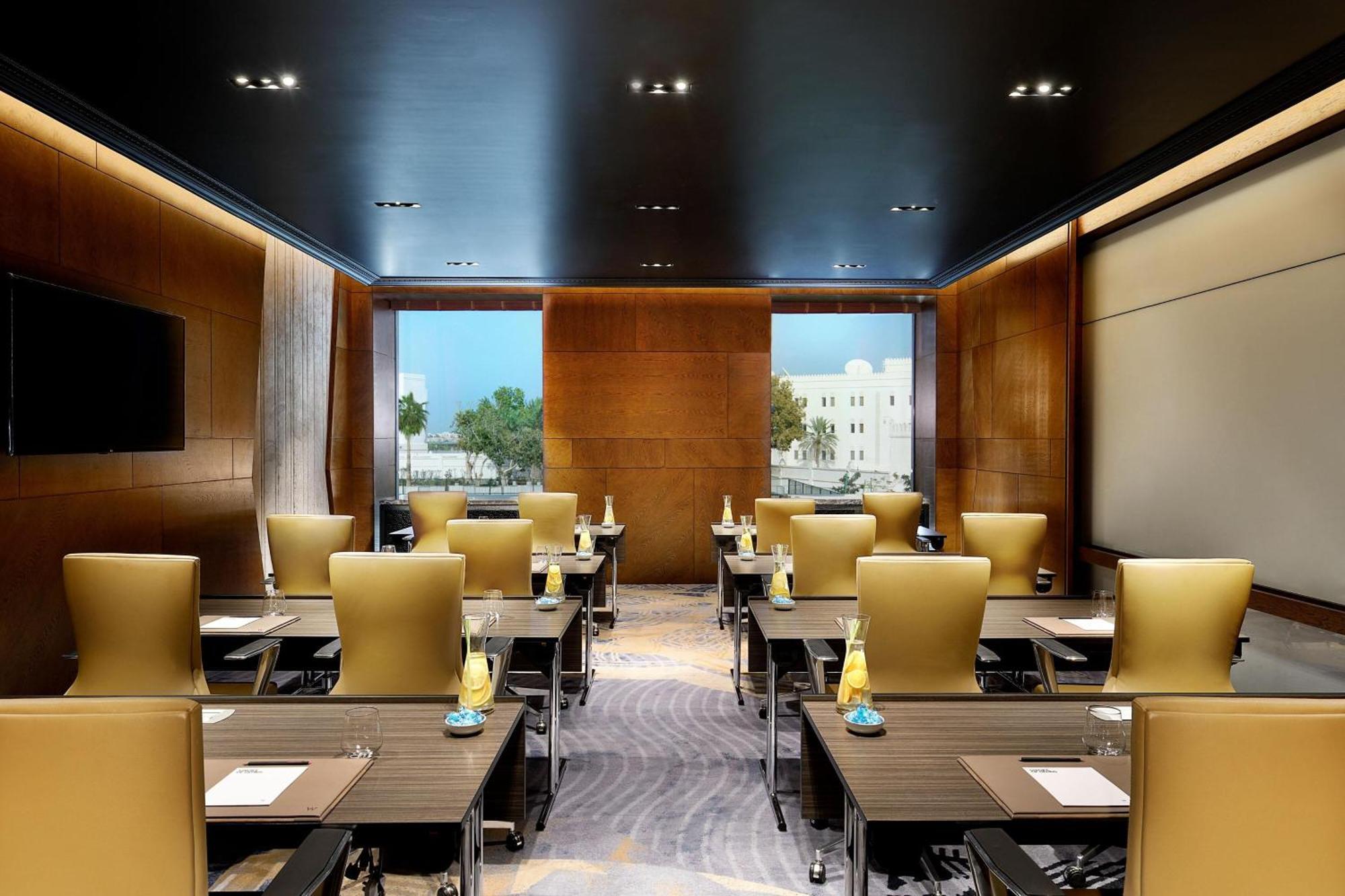 W Muscat Hotel Luaran gambar Meeting room