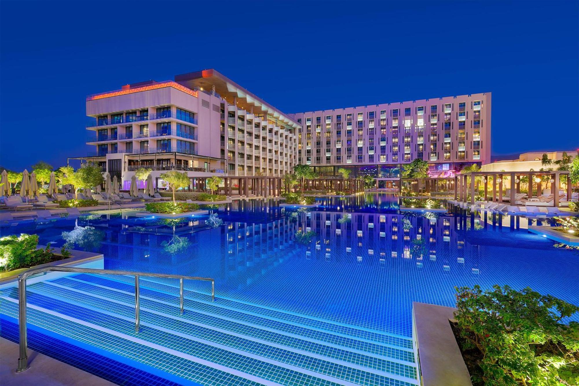 W Muscat Hotel Luaran gambar Hilton Luxor