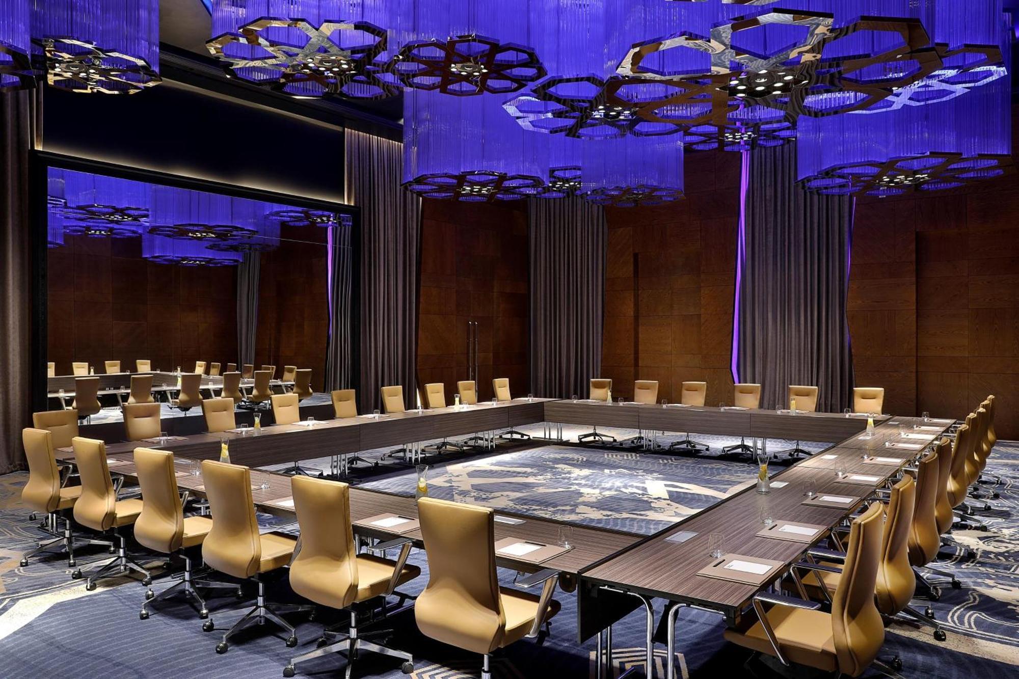 W Muscat Hotel Luaran gambar The meeting room of the European Council