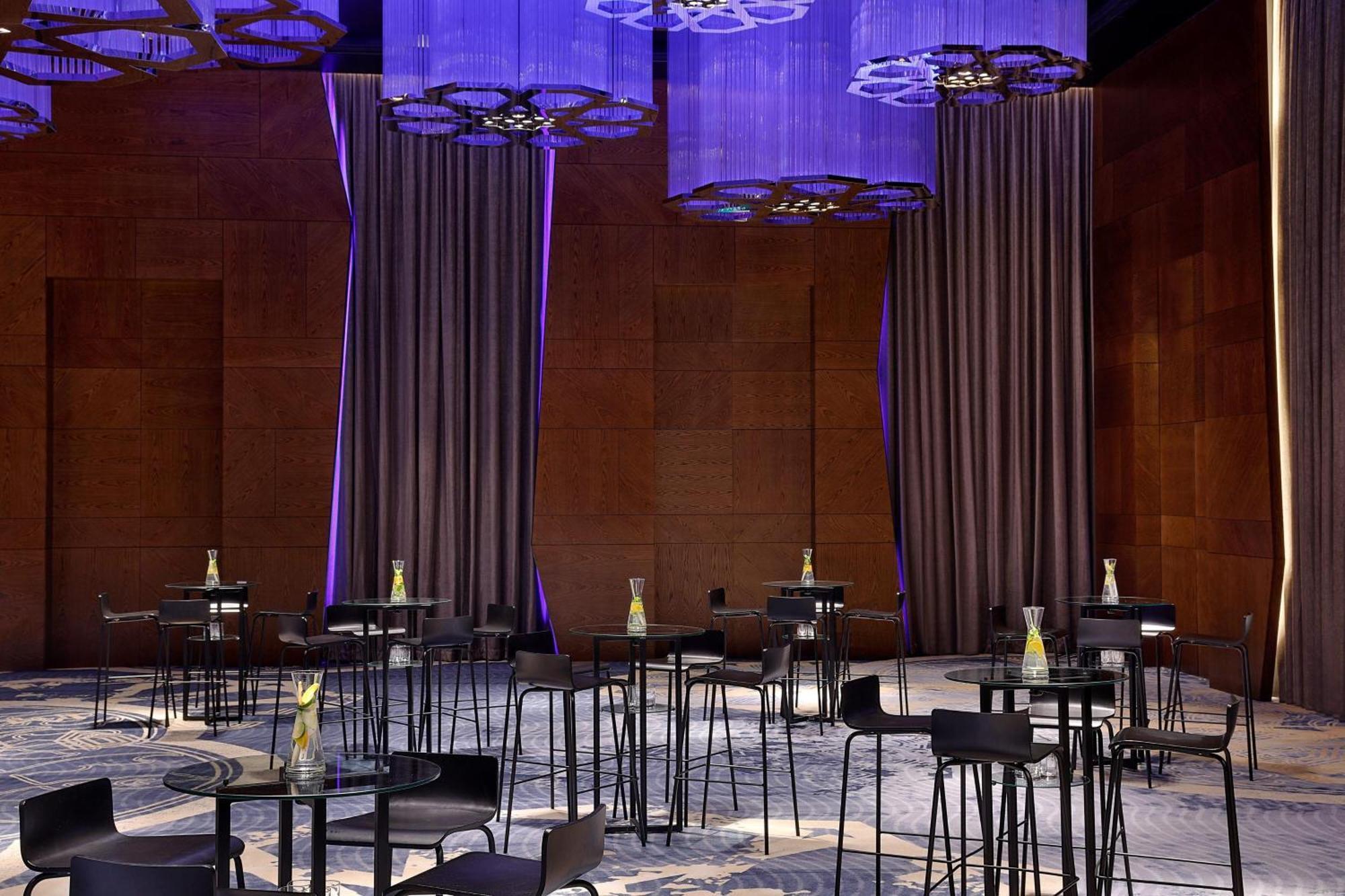 W Muscat Hotel Luaran gambar The interior of the National Theatre, Dublin