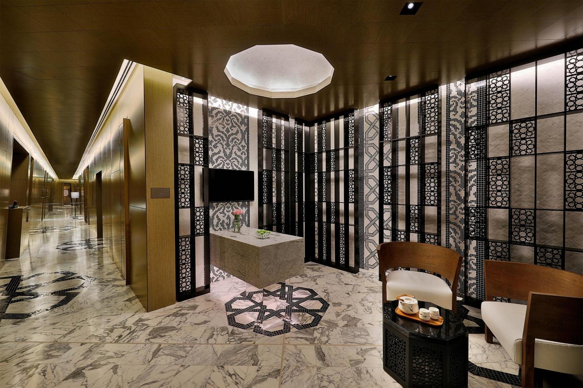 W Muscat Hotel Luaran gambar The lobby of the hotel