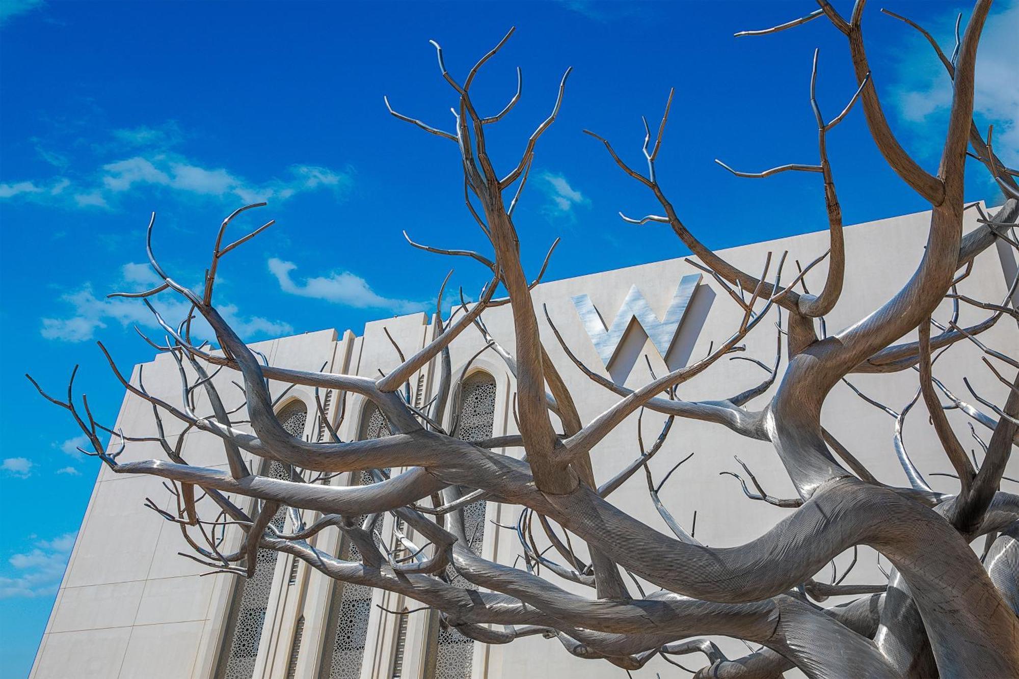 W Muscat Hotel Luaran gambar Detail of the sculpture