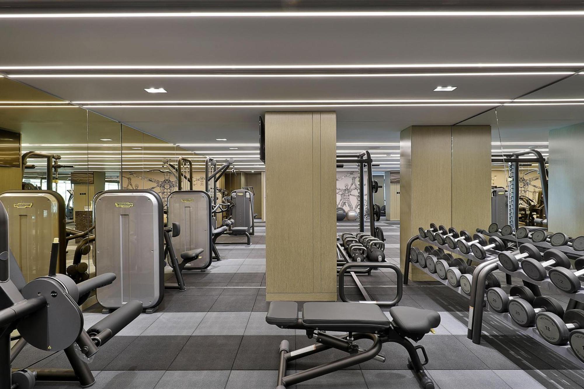 W Muscat Hotel Luaran gambar The gym at The Dorchester