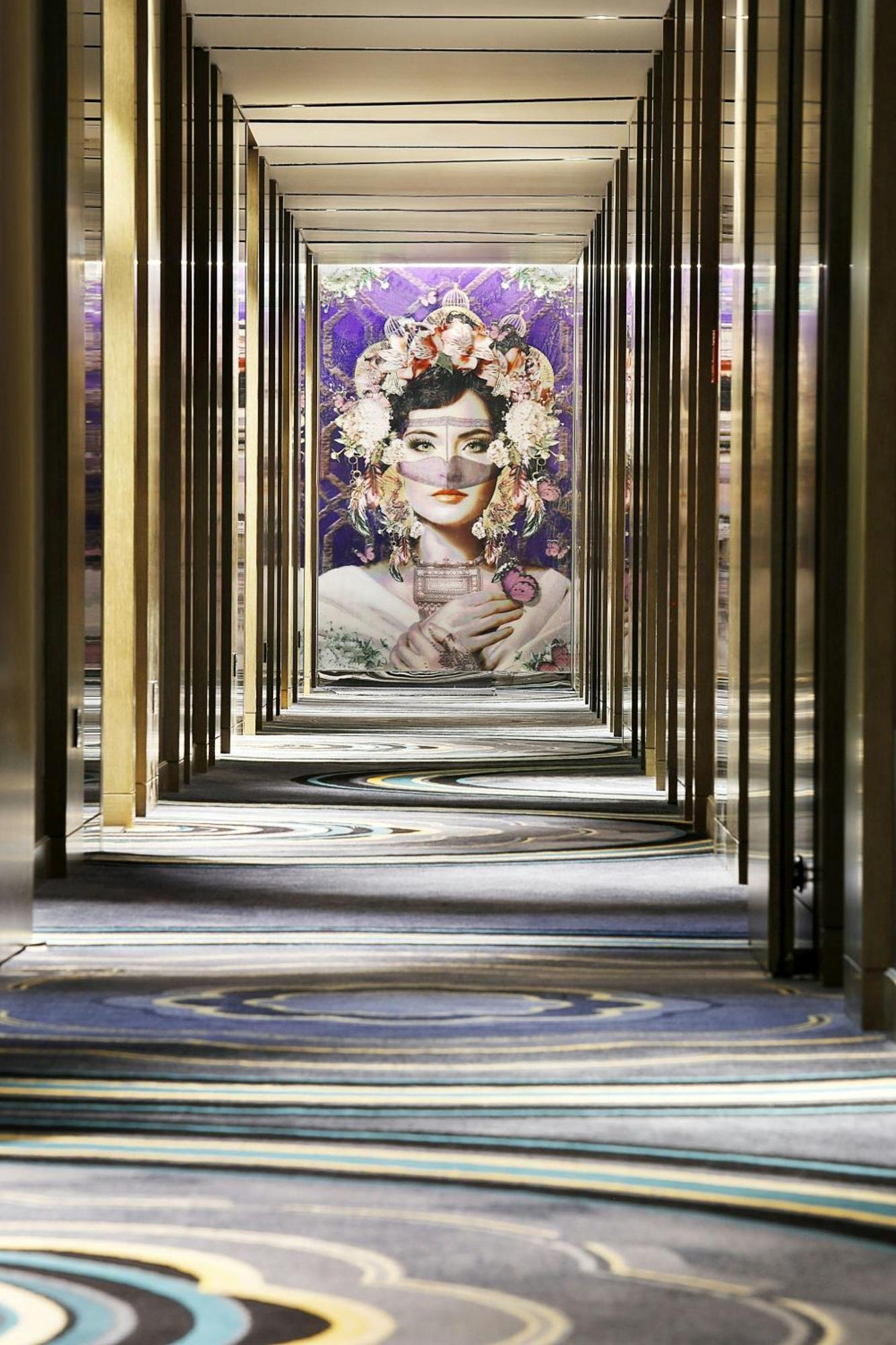 W Muscat Hotel Luaran gambar The elevators
